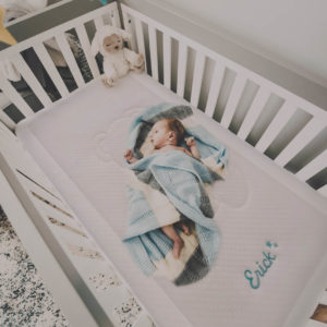 Colchón de cuna - Bebé durmiendo en colchón de cuna NIX Baby